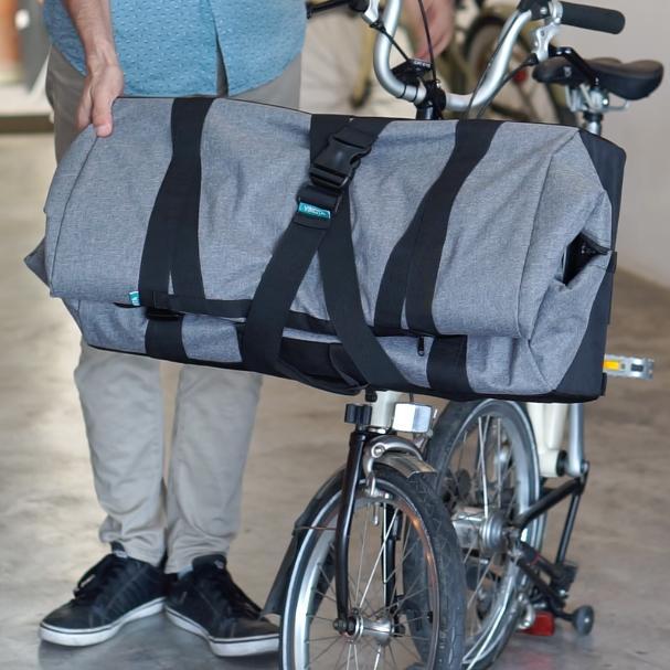 Vincita Co., Ltd. bicycle bag B132HX Transport Bag with 4 wheels.