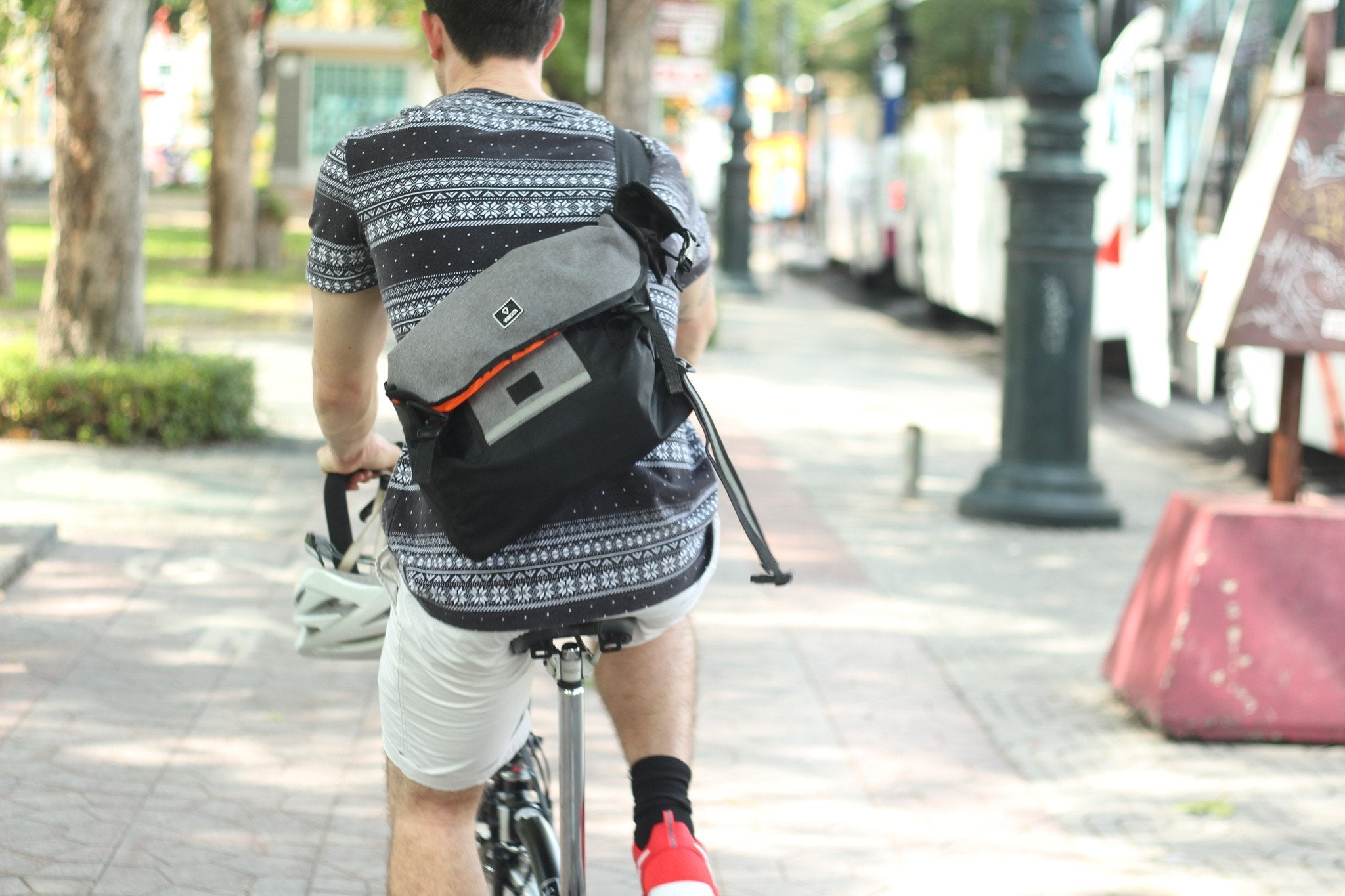 Vincita Co., Ltd. Accessories B205 Messenger Bag